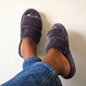 Fabletics Women's Plush Gray Comfy Slippers